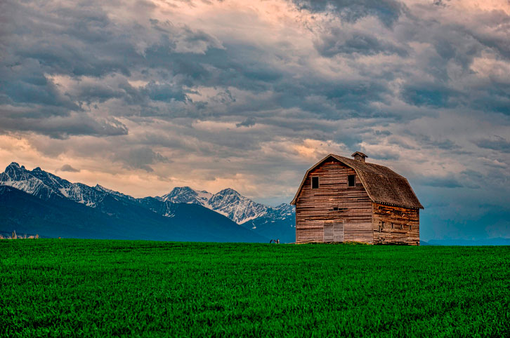 barn in flathead valley, mt